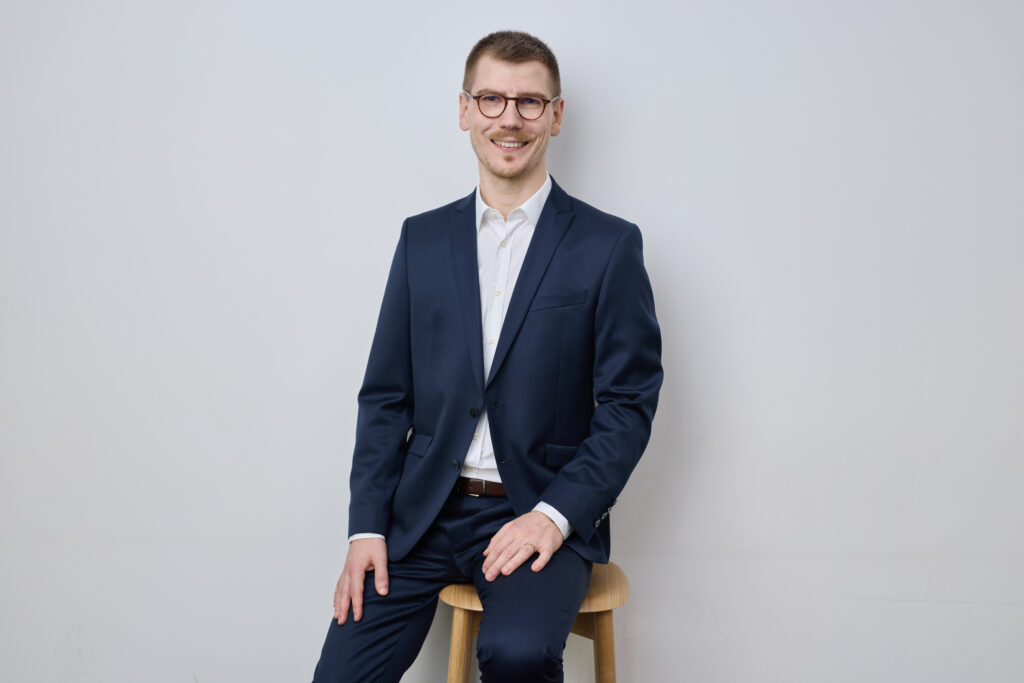 Portrait von Moritz, Strategiemanager bei der FITKO und früherer Head of Strategy bei stadtraum